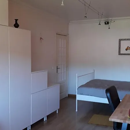 Room Lisbon Homestay *